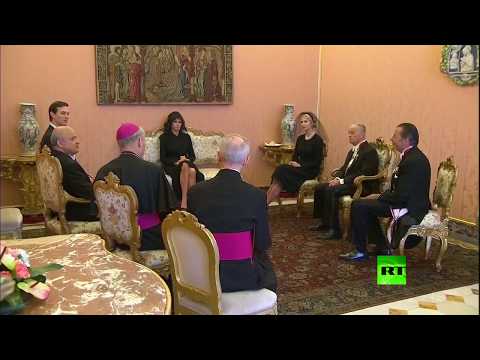 لايف ستايلشاهد: إيفانكا وميلانيا ترامب بوشاح أسود45810/0