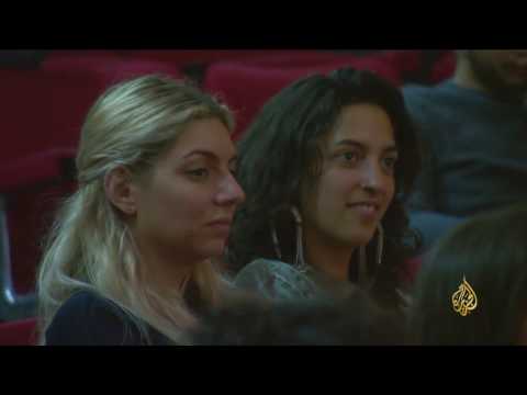 لايف ستايلشاهد: فنان فلسطيني يقدم عروضًا كوميدية في لندن45825/0