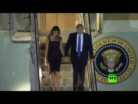 لايف ستايلبالفيديو : ميلانيا ترامب تمسك بيد زوجها أمام الكاميرات أخيرًا45992/0