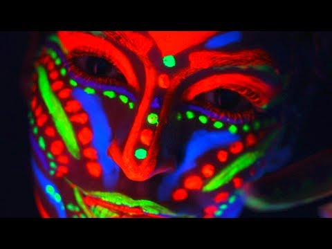 لايف ستايلشاهد: طريقة عمل مكياج مضيء في الظلام46252/0