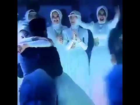لايف ستايلشاهد: فتاة تخطف العروس من يد عريسها وتحملها56681/0