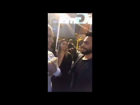 لايف ستايلشاهد: تامر حسني يُفاجئ عارضة أزياء بقُبلة ويُحرجها56794/0