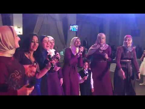 لايف ستايلشاهد: صديقات العروس يفاجئنها بأغنية طريفة من تأليفهن57250/0