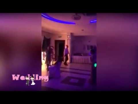 لايف ستايلموقف غريب لعروسة أثناء إلقاء باقة الورد58262/0