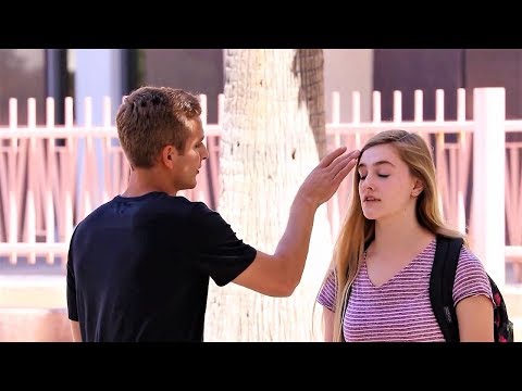 لايف ستايلشاهد: رد فعل الفتيات على مقلب "أظن أنكِ توأم روحي"58319/0