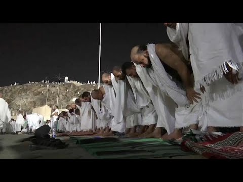 لايف ستايلشاهد: ضيوف الرحمن يتوافدون إلى جبل عرفة59897/0