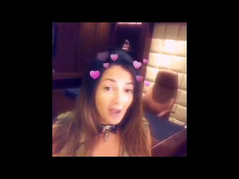 لايف ستايلشاهد: دنيا سمير غانم تحضر مفاجأة لإحدى معجباتها63173/0