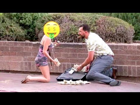 لايف ستايلشاهد: رد فعل الفتيات على مقلب إسقاط المال على الأرض64281/0