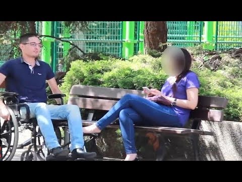 لايف ستايلشاهد: رد فعل فتاه علي طلب شاب قعيد رقم هاتفها64947/0