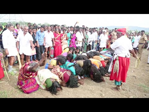 لايف ستايلشاهد: طقوس مرعبة لطرد الأرواح الشريرة من آلاف النساء65535/0