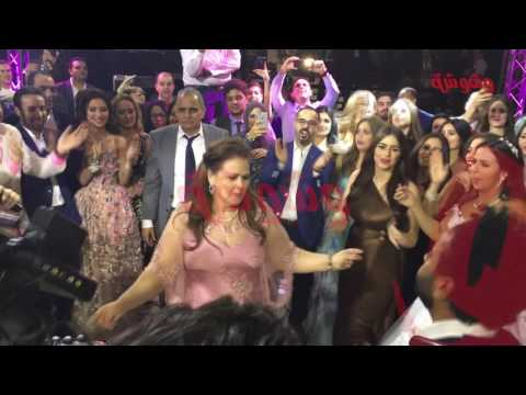 لايف ستايلشاهد: رقصة دلال عبدالعزيز في فرح ابنتها إيمي13908/0