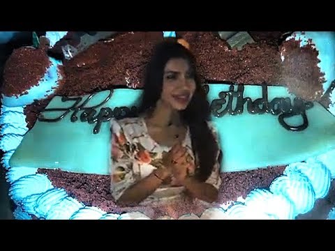 لايف ستايلشاهد: عيد ميلاد الممثلة فاطمة عبدالرحيم66698/0