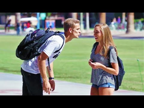 لايف ستايلشاهد: رد فعل الفتيات على مقلب "اسكتي وقبليني"67711/0