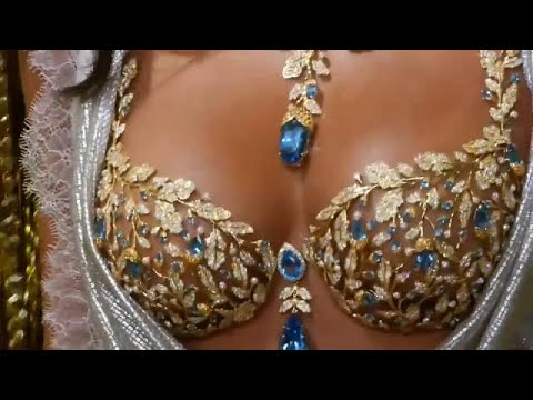 لايف ستايلشاهد: حمالة صدر مصنوعة من الذهب ومرصعة بالأحجار الكريمة68915/0