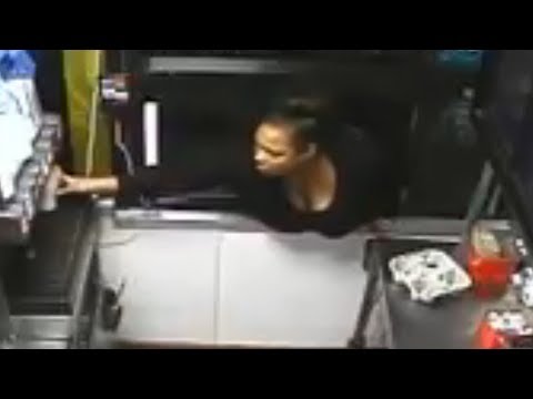 لايف ستايلشاهد: امرأة تسطو على مطعم ماكدونالد في ولاية ميريلاند71842/0