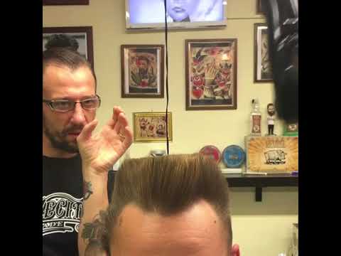 لايف ستايلشاهد: حلاق يحلق شعر عميل له بطريقة غريبة71844/0