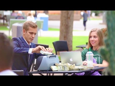 لايف ستايلرد فعل الفتيات على مقلب عد النقود بالملايين76670/0