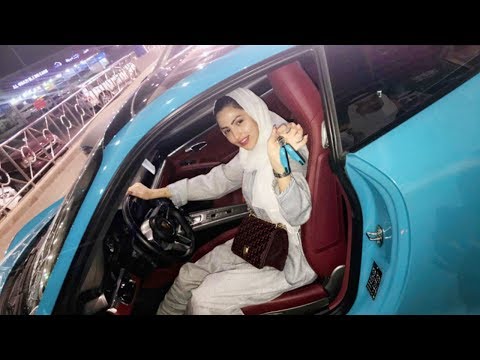 لايف ستايلنصرة الحربي تشتري سيارة من نوع بورش جديدة78880/0