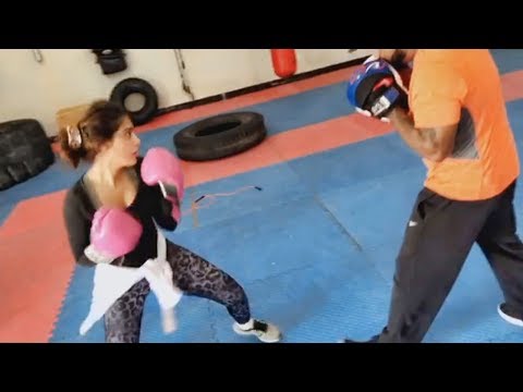لايف ستايلشاهد: شيلاء سبت تتفوق على مدربها في الملاكمة والتمرين81237/0