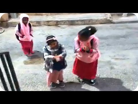 لايف ستايلشاهد: النجم عيوش يلعب مع الأطفال تمارين الصباح المدرسية81855/0