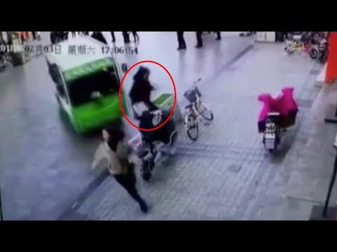 لايف ستايلشاهد: العناية الإلهية تنقذ فتاة من الموت بأعجوبة84109/0