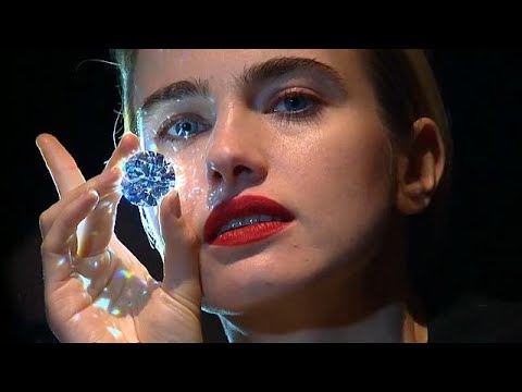 لايف ستايلشاهد: سوذبيز تكشف النقاب عن ألماسة قد تصبح الأغلى في التاريخ84311/0