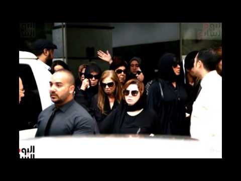 لايف ستايلشاهد : حراس أمن لتنظيم جنازة الفنان محمود عبد العزيز15381/0