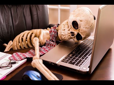 لايف ستايلشخص يموت وهو ساجد واللاب توب مفتوح على صفحة عجيبة85959/0