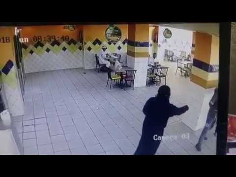 لايف ستايلشاهد: فتاة تُحوِّل أحد مطاعم جدة لـ"حلبة مصارعة"86699/0