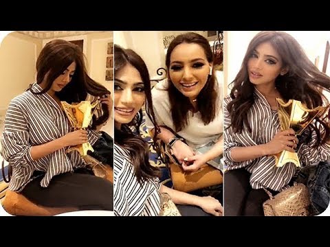 لايف ستايلشاهد: شيلاء سبت تقصّ شَعْرها89702/0