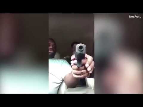 لايف ستايلشاهد| لحظة إطلاق الرصاص على رجل على الهواء مباشرة91280/0