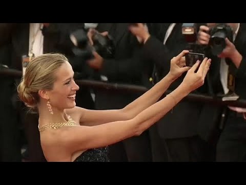 لايف ستايلصور "سيلفي" ممنوعة على السجاد الأحمر91450/0