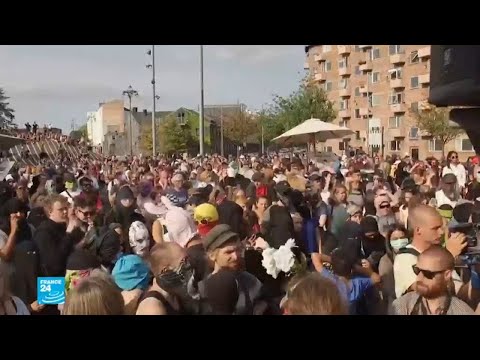 لايف ستايلشاهد :احتجاجات في الدانمارك على تطبيق قانون حظر النقاب  في الأماكن العامة102429/0