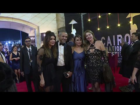 لايف ستايلشاهد: تألُّق النجوم على السجادة الحمراء في افتتاح مهرجان القاهرة السينمائي112529/0