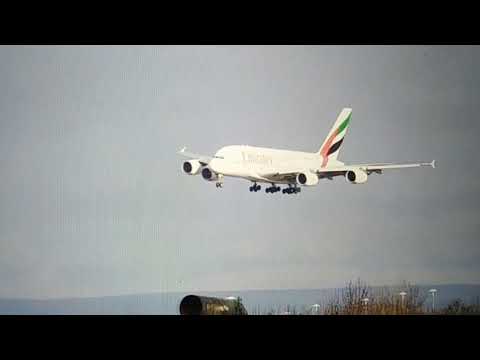 لايف ستايلطيّار يُظهر مهارته في تجاوز سرعة رياح اعترضت طائرته120113/0