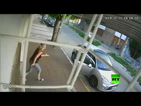 لايف ستايلشاهد: طفل يدافع عن أمه بشجاعة في الأرجنتين151098/0