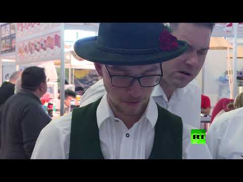 لايف ستايلشاهد: وجبة حشرات شهية في جناح في معرض دولي160238/0