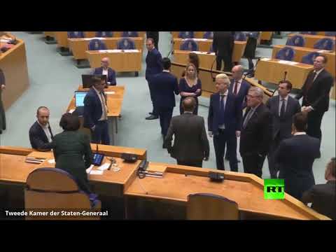 لايف ستايلشاهد: وزير الصحة الهولندي يُقدم استقالته بعد تعرضه للإغماء أثناء مناقشة أزمة "كورونا"169508/0