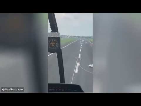 لايف ستايلشاهد.. مطار يلجأ لوضع مركبات على المدرج لمنع هبوط طائرة إسبانية169685/0