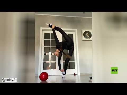 لايف ستايلشاهد: نجمة جمباز روسية تظهر شيئا غريبا في بنيتها الجسدية172239/0