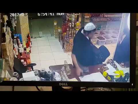 لايف ستايلبالفيديو : لحظة سرقة هاتف من محل عطور في السعودية27261/0