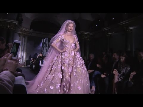 لايف ستايلشاهد: عرض أزياء المصمم إيلي صعب لشتاء عام 201733193/0