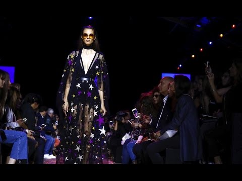 لايف ستايلشاهد: عرض أزياء المصمم إيلي صعب لربيع عام 201733198/0