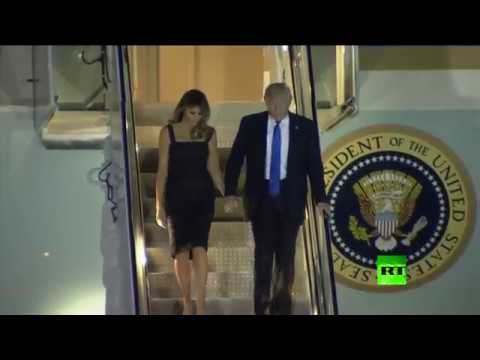 بالفيديو  ميلانيا ترامب تمسك بيد زوجها أمام الكاميرات أخيرًا