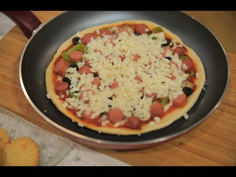 بالفيديو طريقة إعداد ومقادير بيتزا سريعة في الطاسة