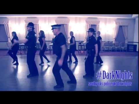 بالفيديو  ضباط شرطة يرقصون على أغاني مايكل جاكسون