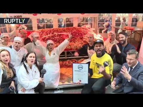 شاهد إعداد أكبر كباب في العالم في برلين