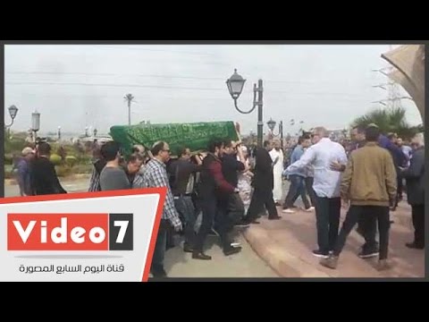 بالفيديو  وصول جثمان الفنان محمود عبد العزيز إلى مسجد الشرطة