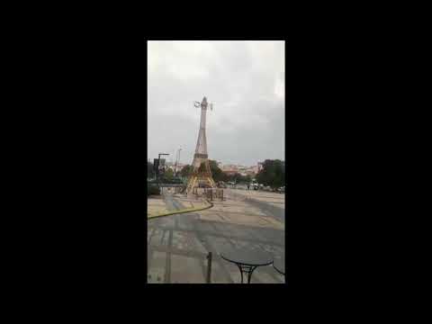 شاهد برج إيفل الصيني يثير الفوضى خارج مول تجاري