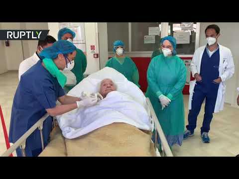شاهد إيطالية عمرها 100 عام تغادر المستشفى متعافية من كورونا